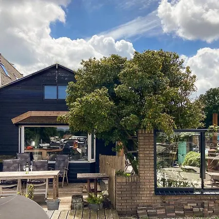 Woonboot De Karekiet 보트호텔 *