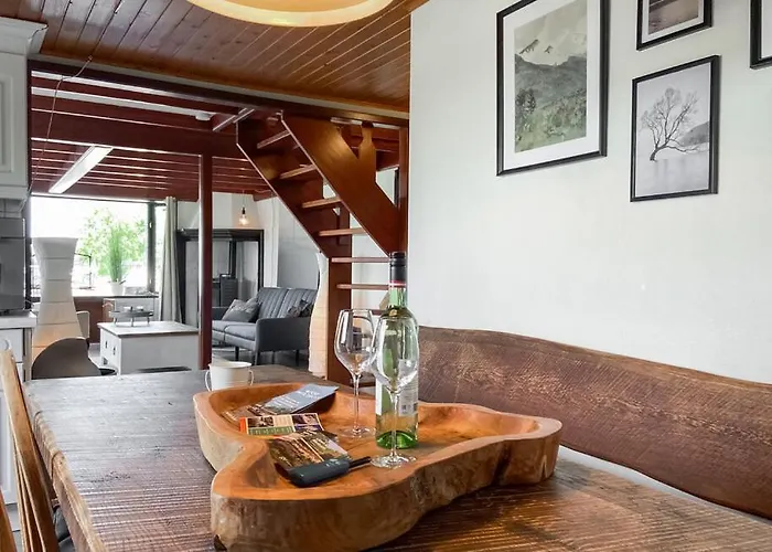 Woonboot De Karekiet *